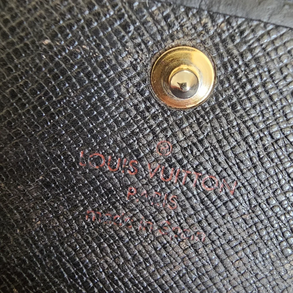 Louis Vuitton Black Epi 6 Key Holder - Picture 3 of 9